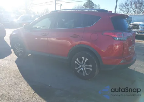 2017 Toyota Rav4 Le z USA, uszkodzony, nr VIN JTMZFREV5HJ135107